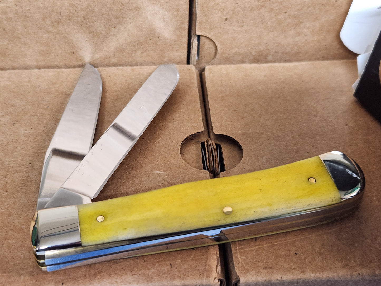 Case XX 6254 Smooth Yellow Bone Trapper Customized Don't Tread On Me 20030