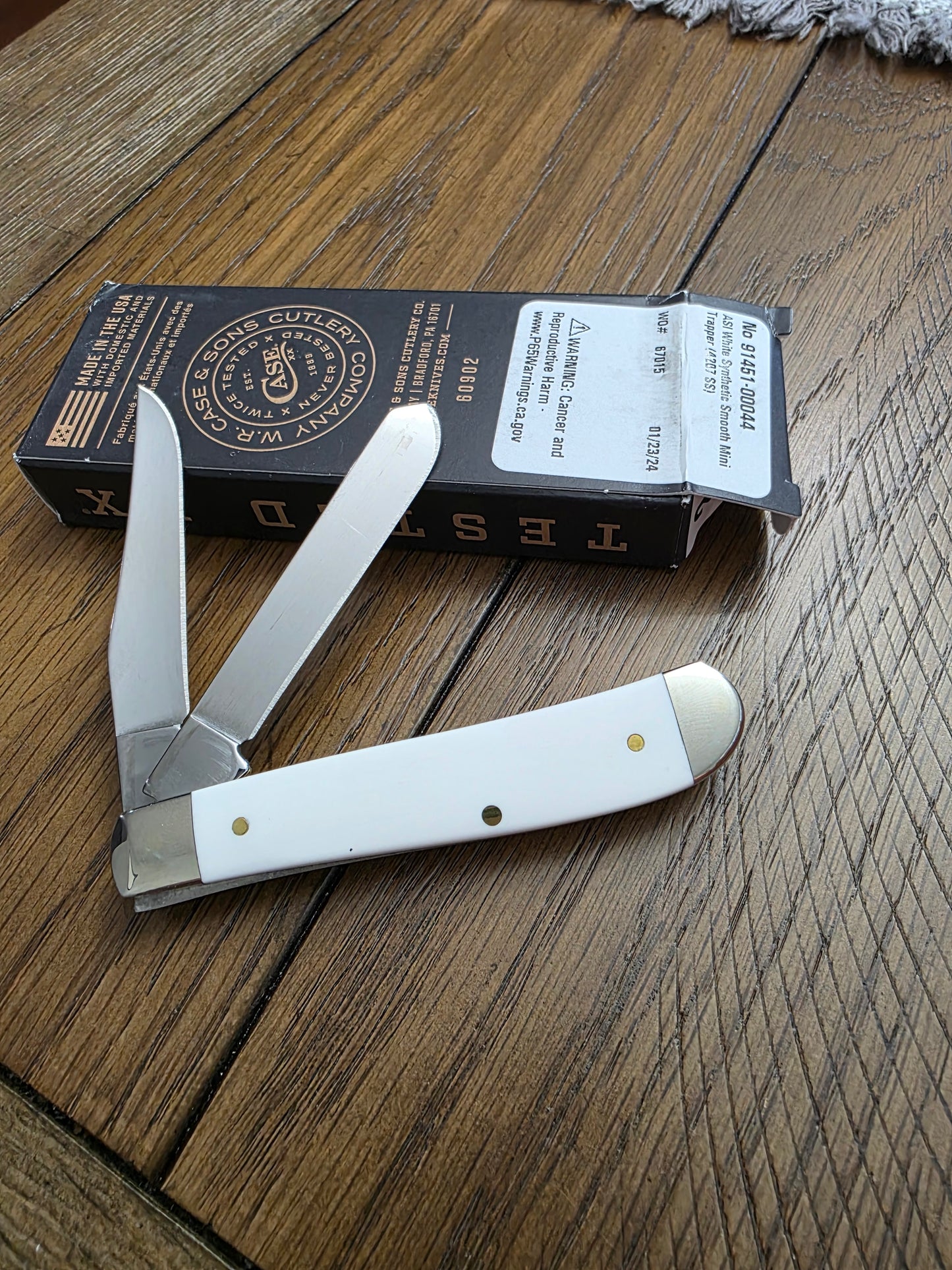 2024 Case XX Harvey's Hardware Valentine's Day White Synthetic Mini Trapper 6207