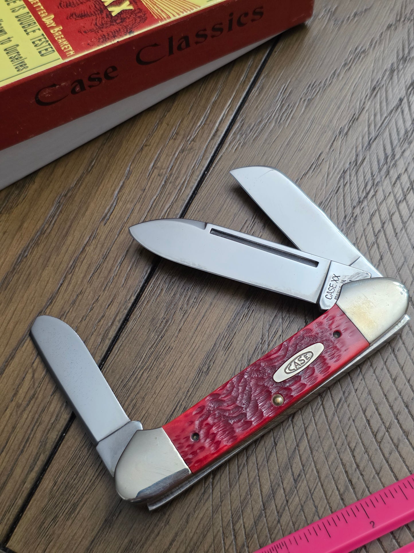 1991 Case XX Classic 6394 Gun Boat Canoe 3 Blade Red Jig Bone Handle