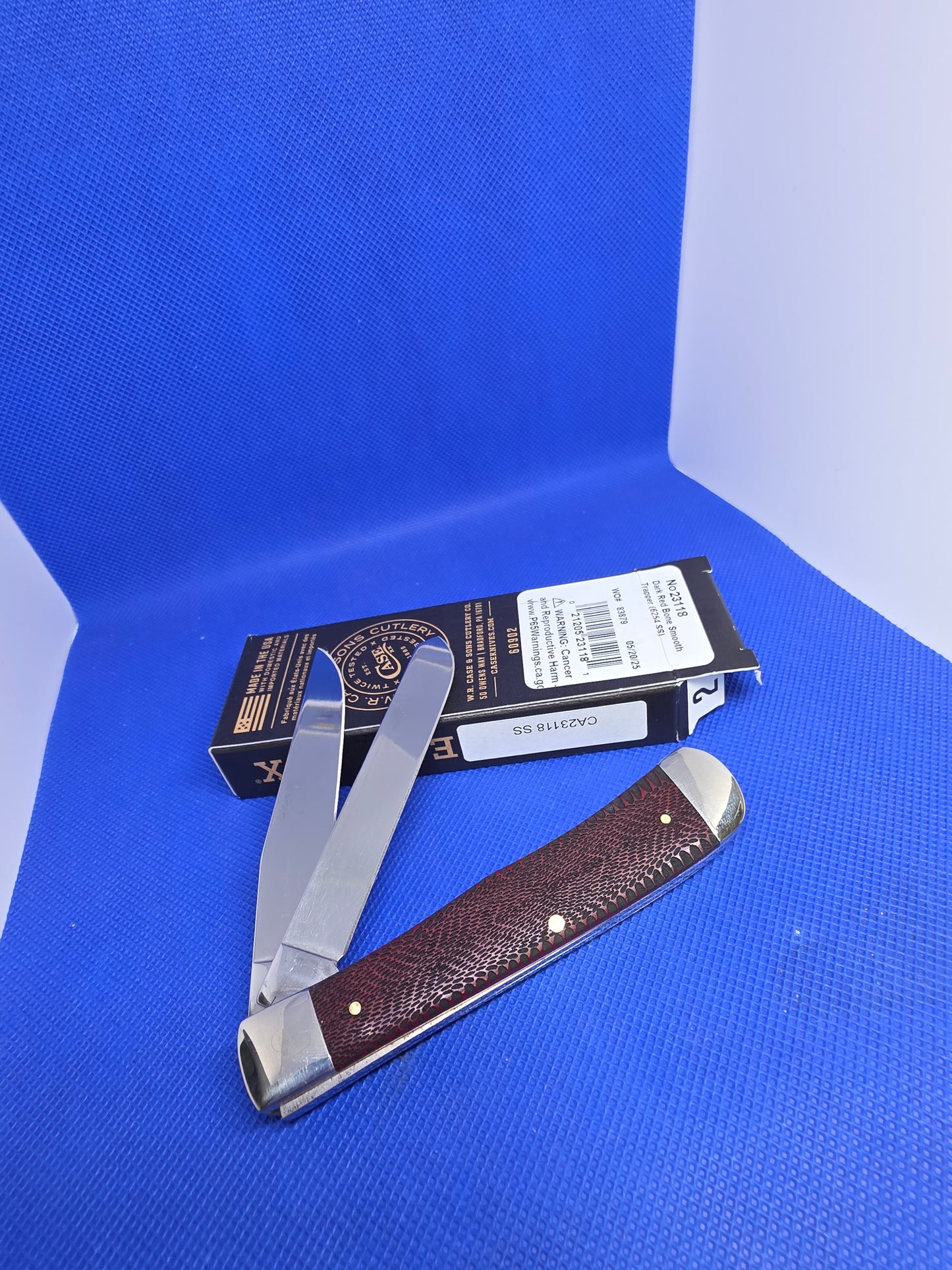 2025 Case XX Smooth Red Bone Snake Skin Trapper Pocket knife CA23118 SS