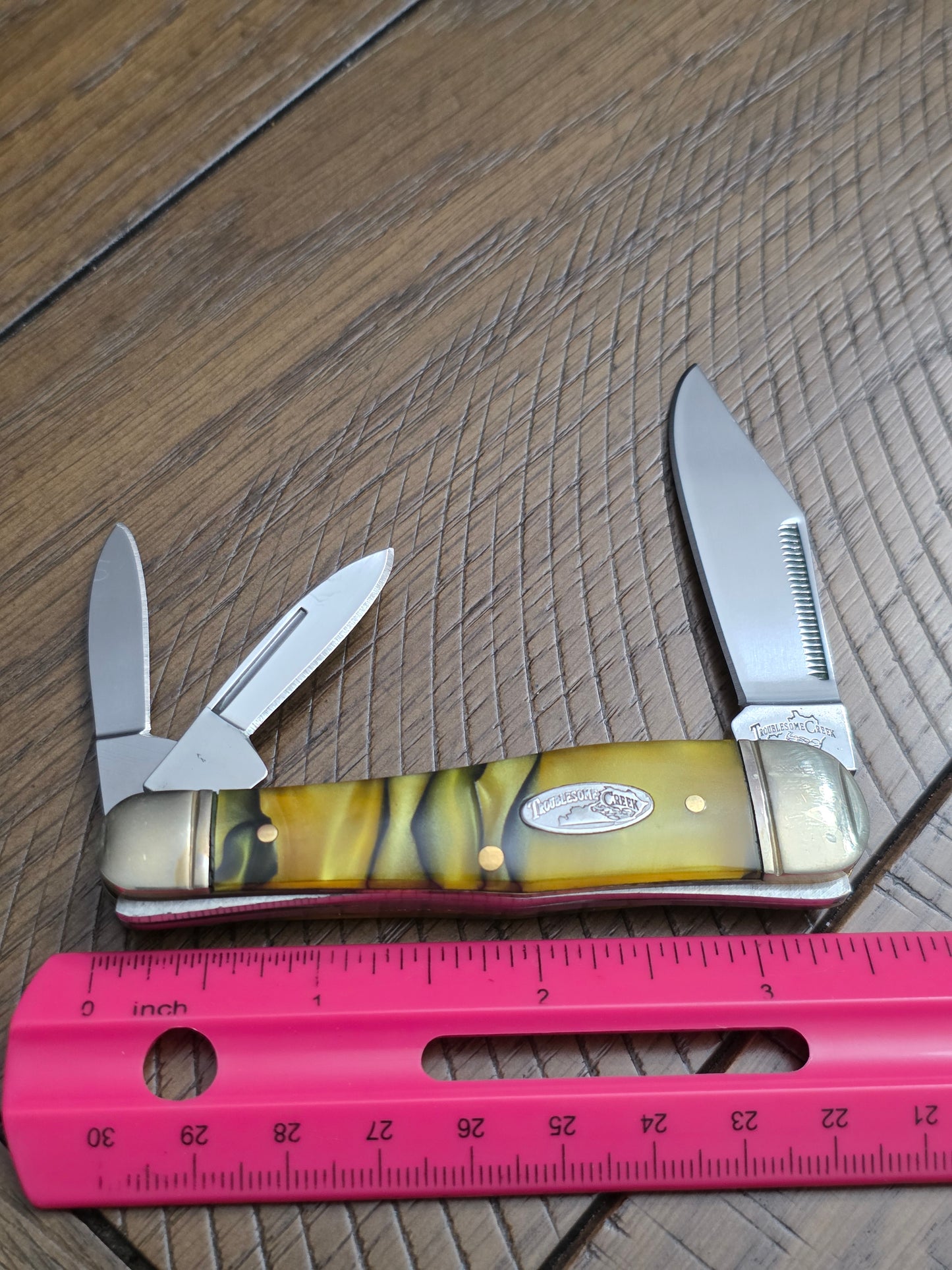 Troublesome Creek - Seahorse Whittler Style - Cat's Eye Synthetic Handles - Unused