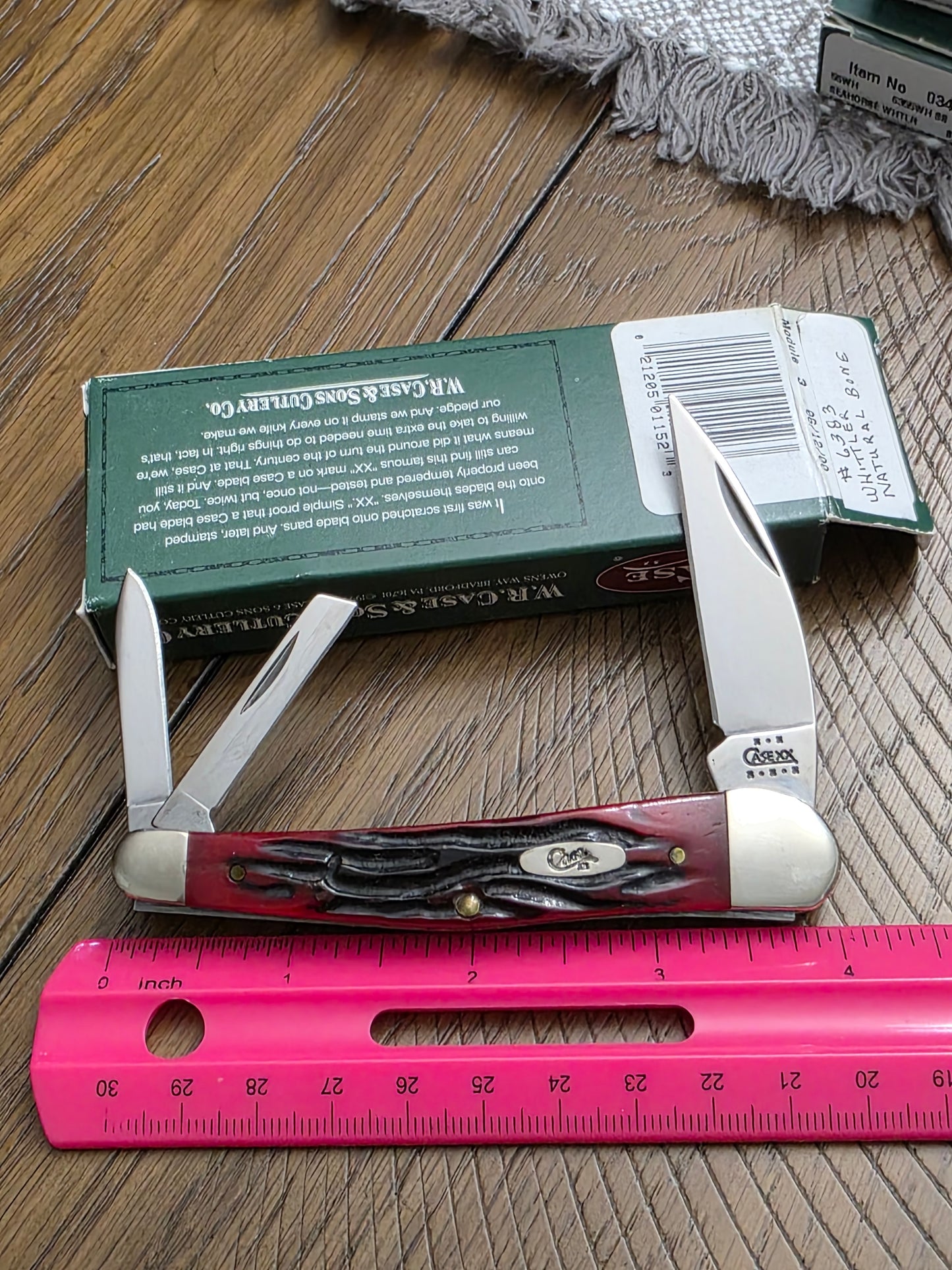 2002 Case XX 6355WH Red Oak Groove Jig Bone Seahorse Whittler