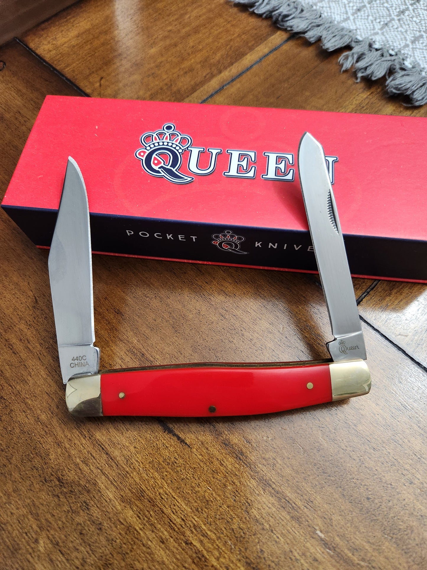 Queen Cutlery Red Synthetic Large Moose pocket knife