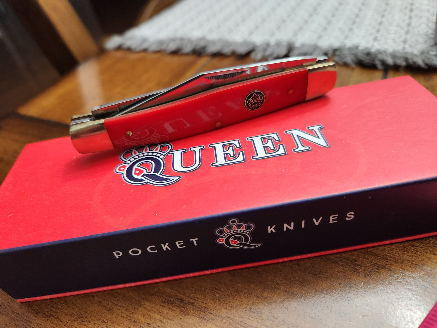 Queen Cutlery Red Synthetic Large Moose pocket knife