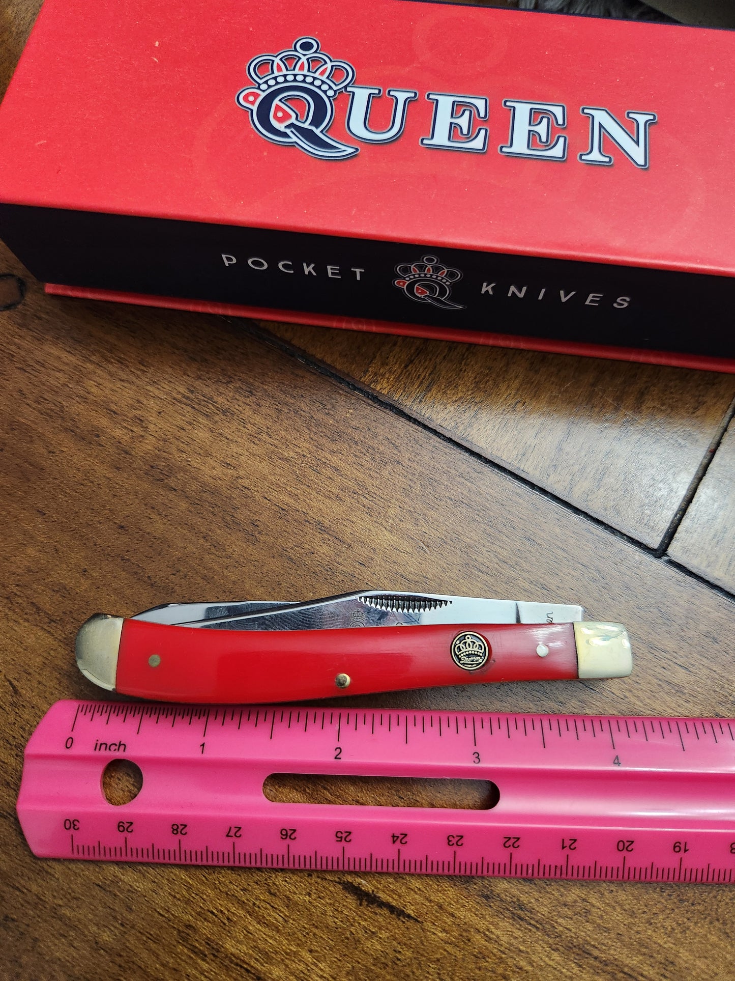 Queen Cutlery Red Synthetic Slimline Trapper pocket knife QN30R