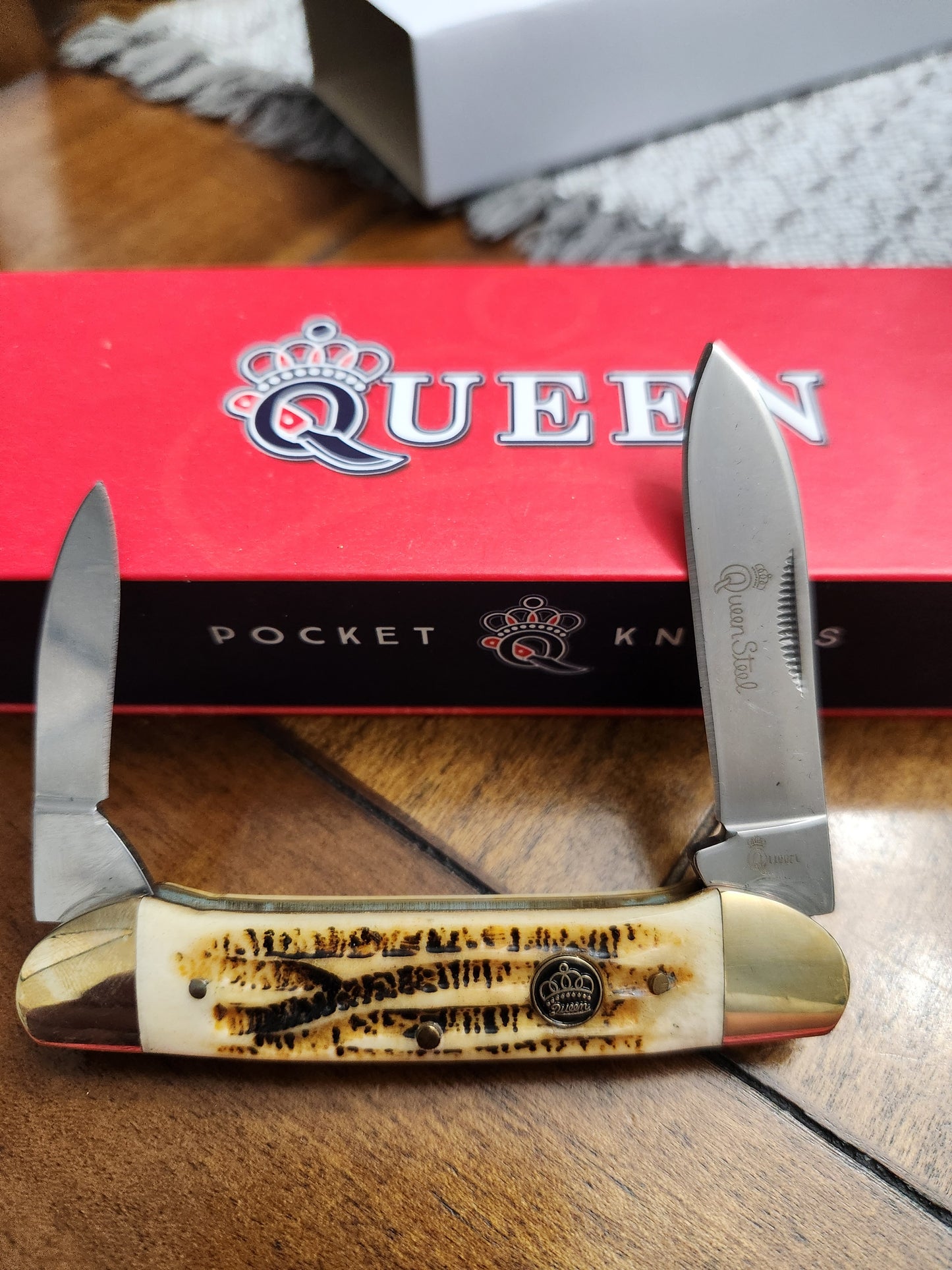 Queen Cutlery Winter Bottom Bone Canoe Pocket Knife QN64WB