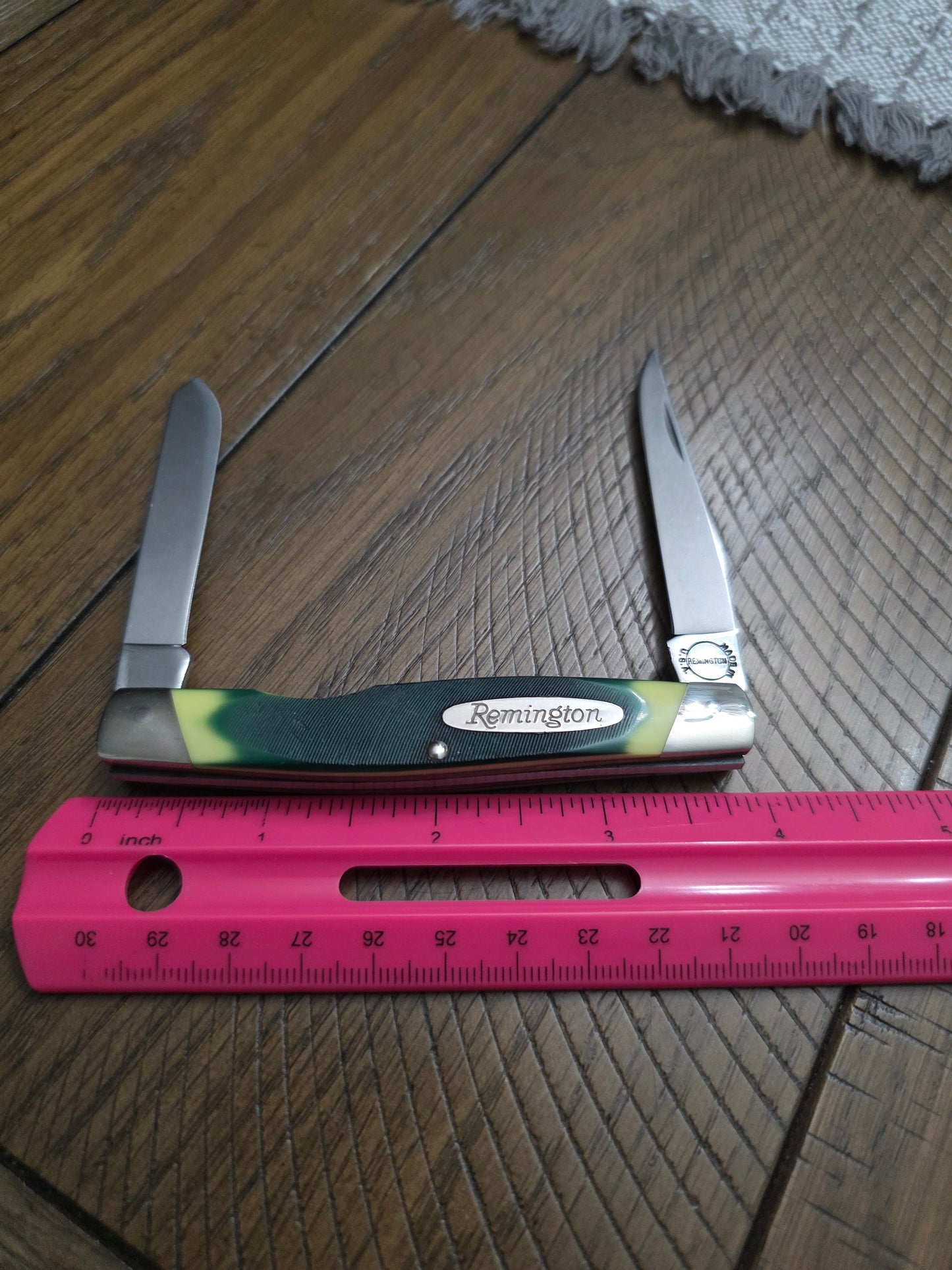 Remington USA - 9506 Moose with Green Sawcut Delrin Handles Unused