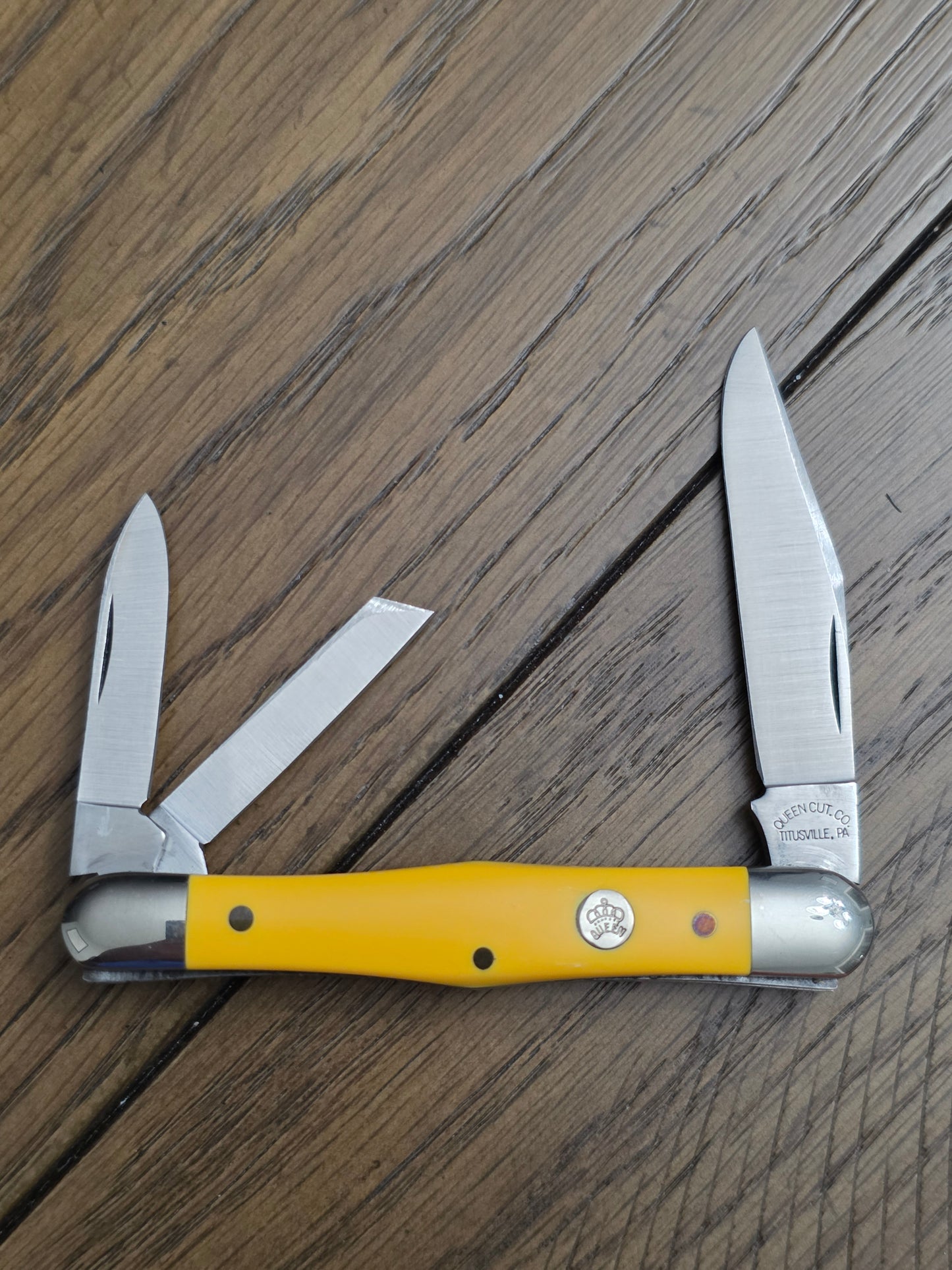 Queen Cutlery Thin Frame Whittler - Yellow Delrin Handles UNUSED