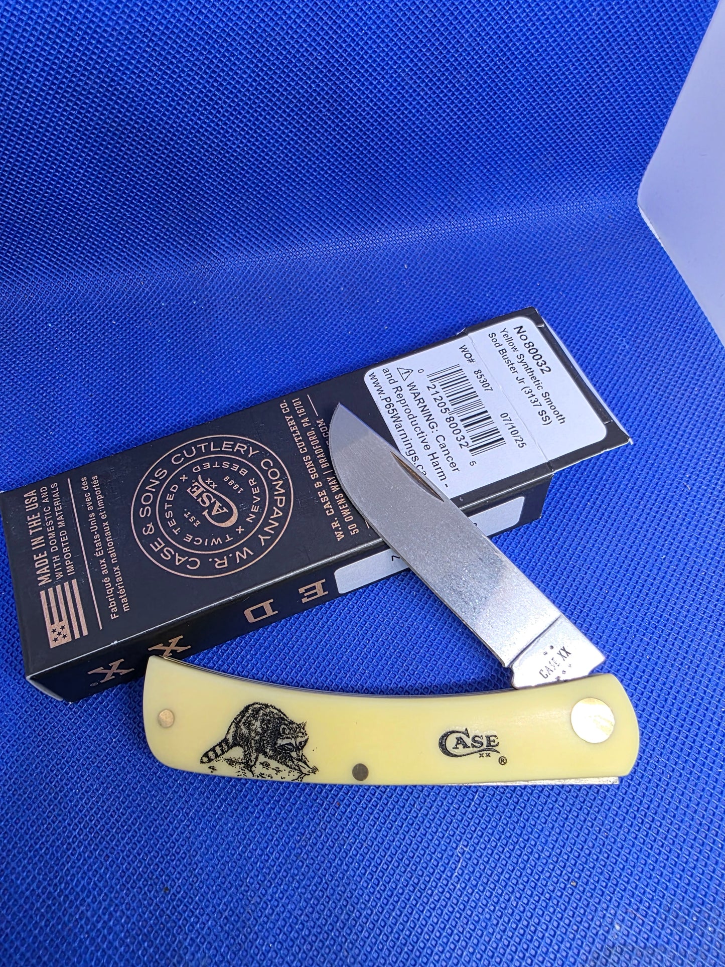 Case XX - Yellow Sod Buster Jr. - Racoon - CA80032 CN