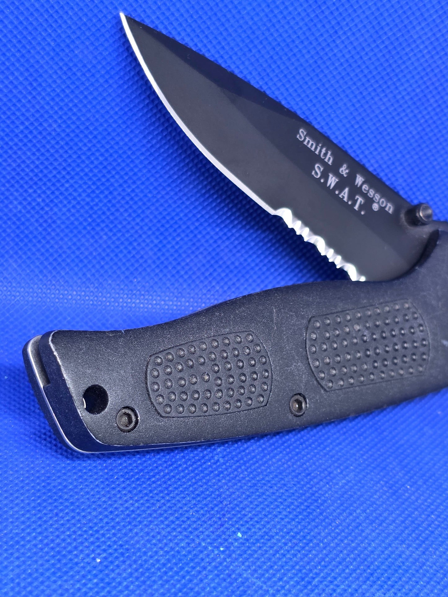 Smith & Wesson S.W.A.T. Tactical Linerlock Knife - Clip Point Serrated