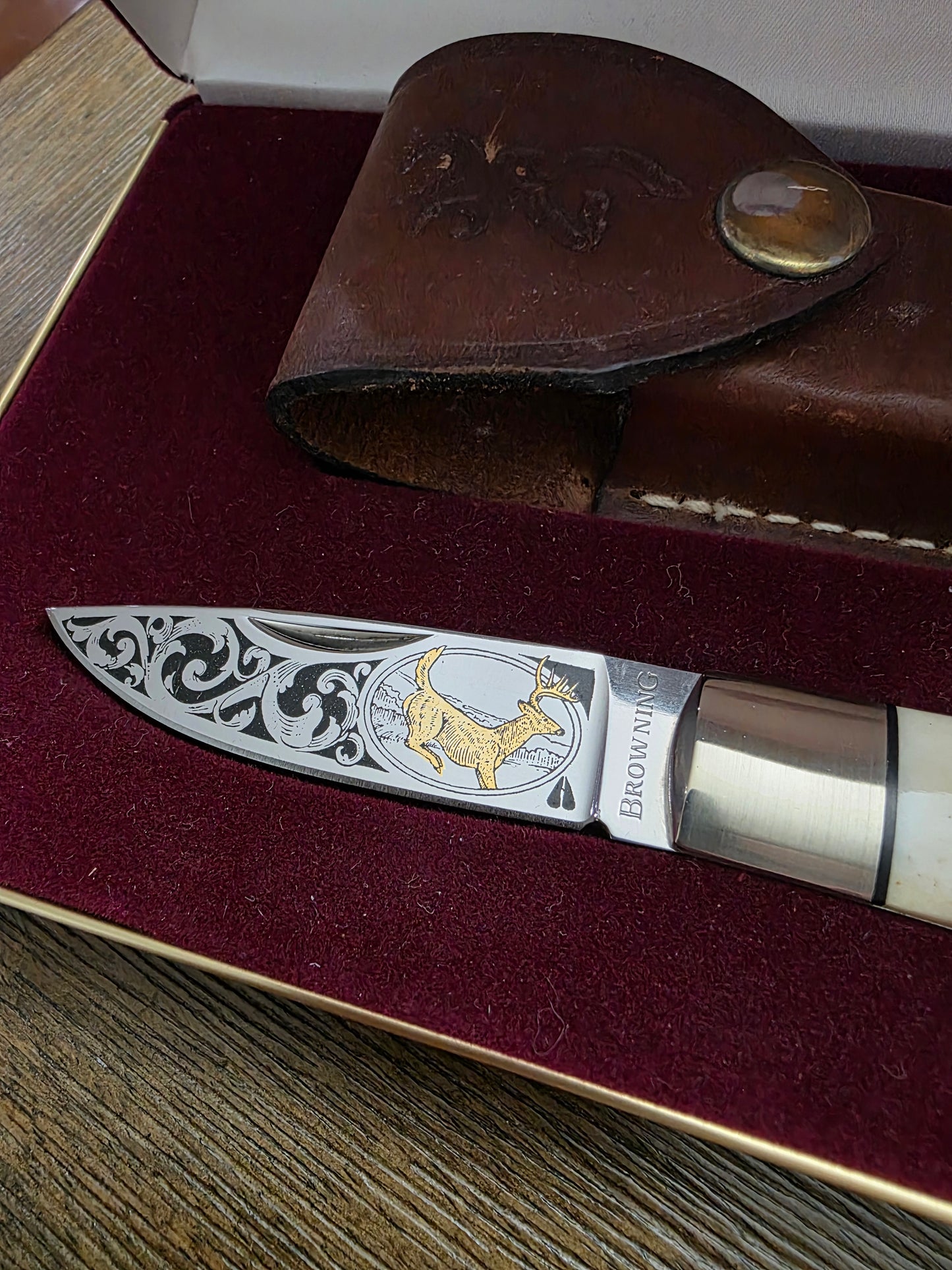 Browning Stag Lockback Knife with Sheath in Display
