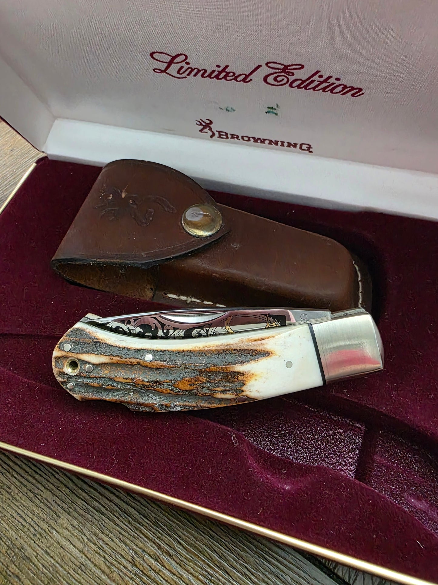 Browning Stag Lockback Knife with Sheath in Display