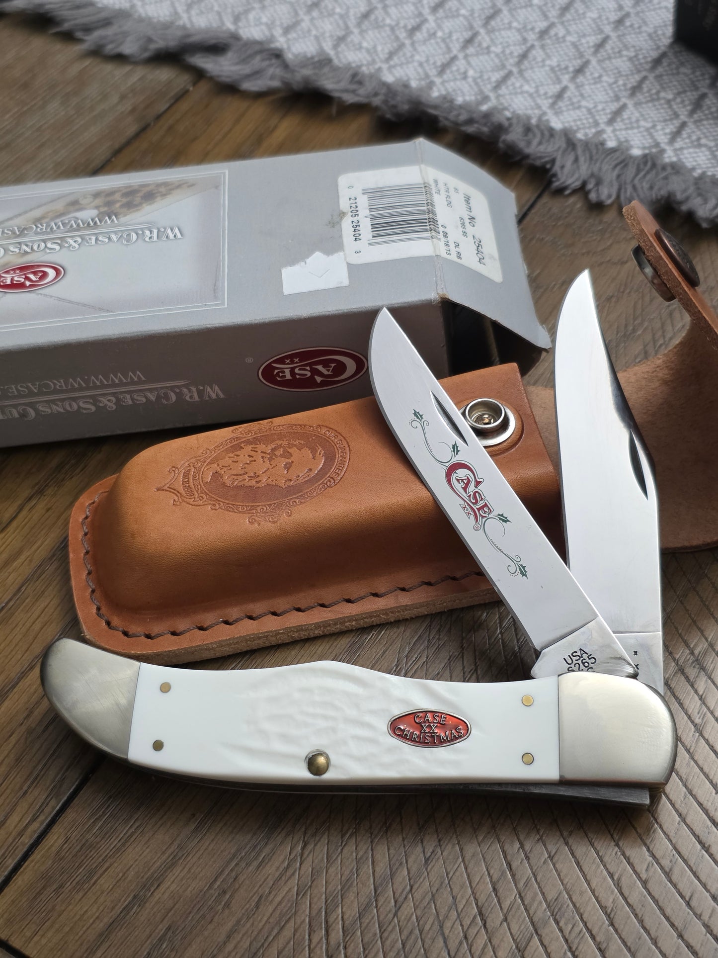 2013 Case XX Christmas Folding Hunter 25404 White Synthetic with Blade etch