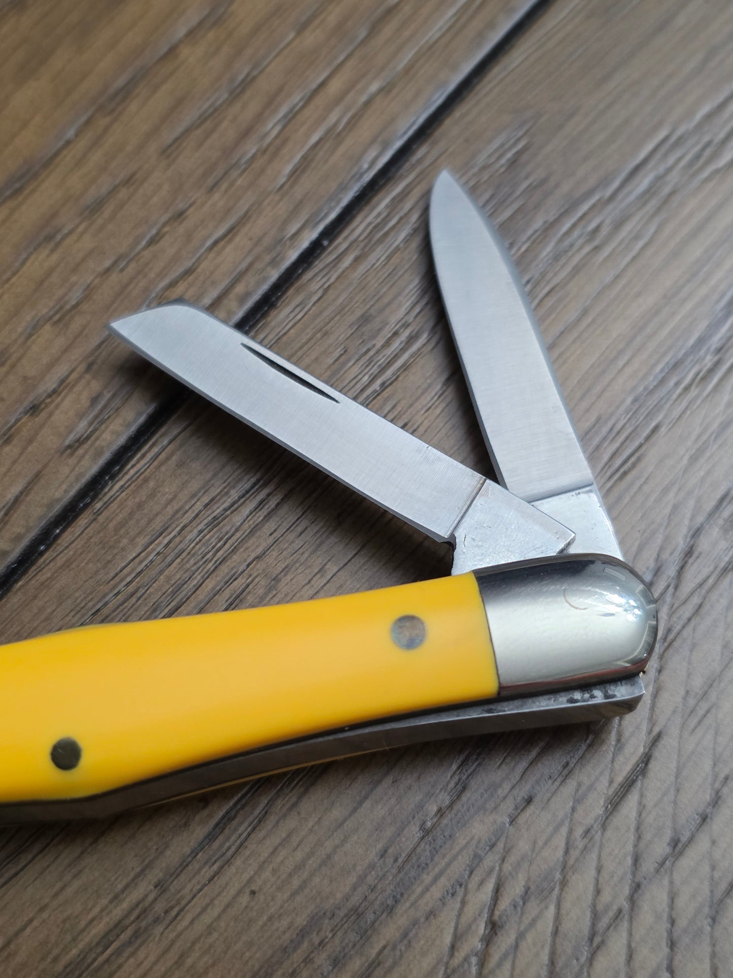 Queen Cutlery Thin Frame Whittler - Yellow Delrin Handles UNUSED