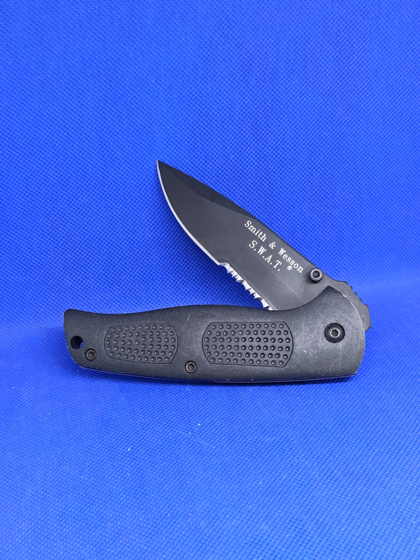 Smith & Wesson S.W.A.T. Tactical Linerlock Knife - Clip Point Serrated