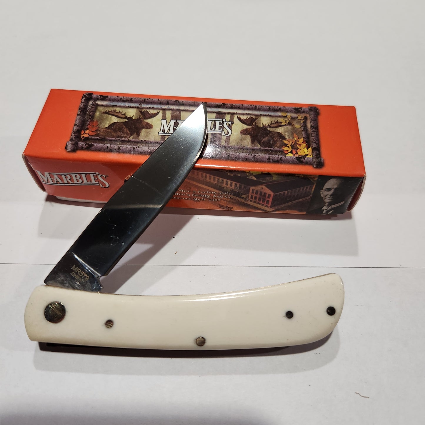 Marbles Sod Buster Jr. MR579  Smooth White Bone Second Amendment Knife