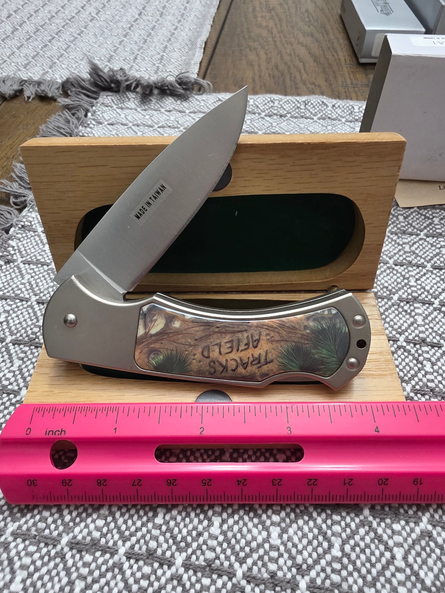 Boker Magnum - Tracks Afield - Turkey Hunter Scene - Lockback knife - wood display