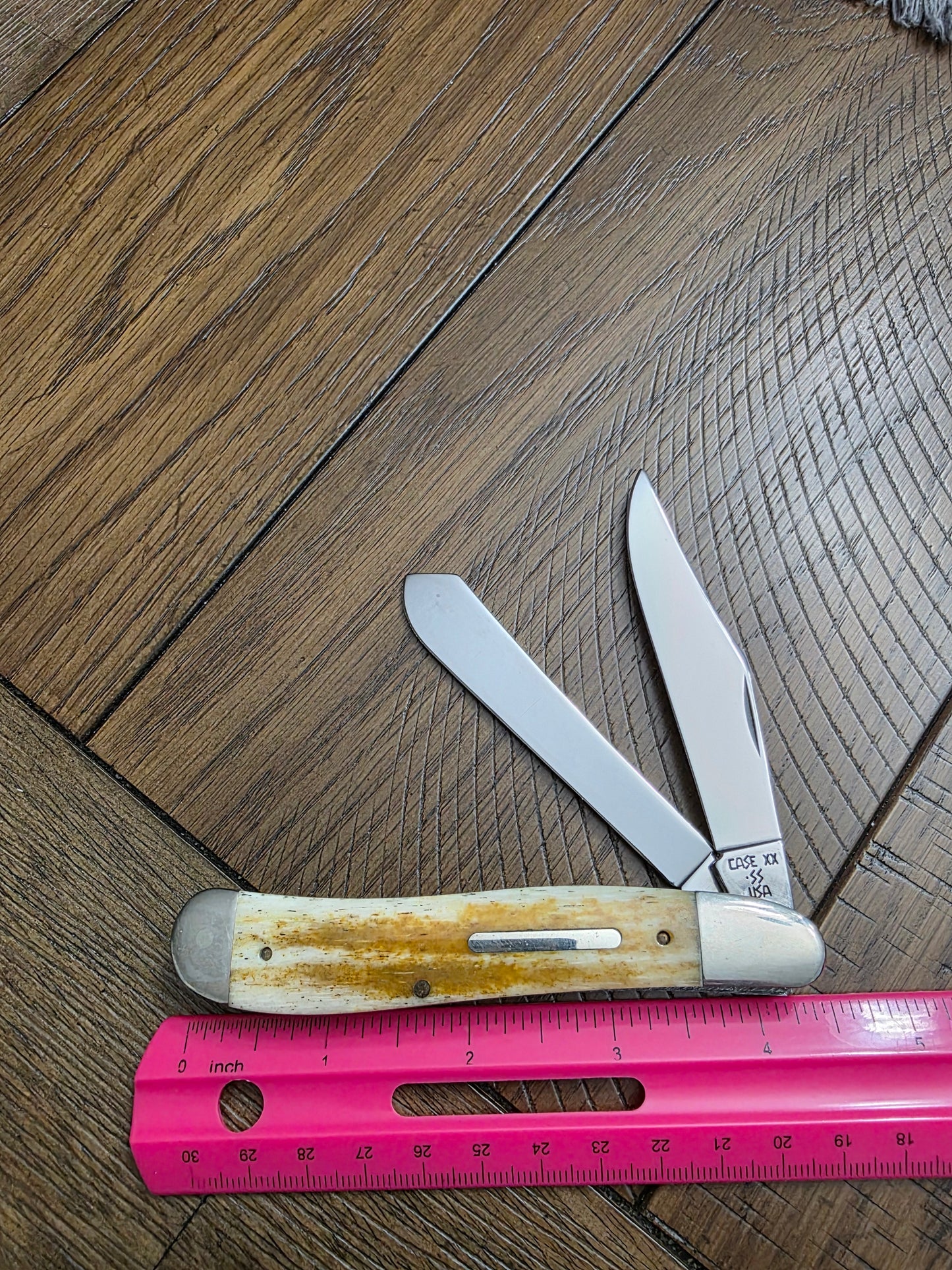 1989 Case XX 6240 Antique Bone DogLeg Trapper 2 Blade Bar shield