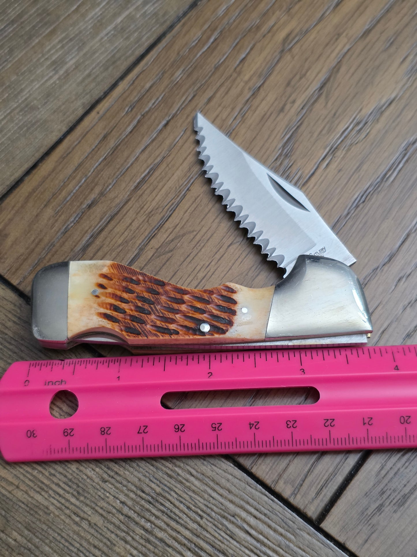 Vintage Frost Choctaw Jigged Bone Fully Serrated Lockback - Japan