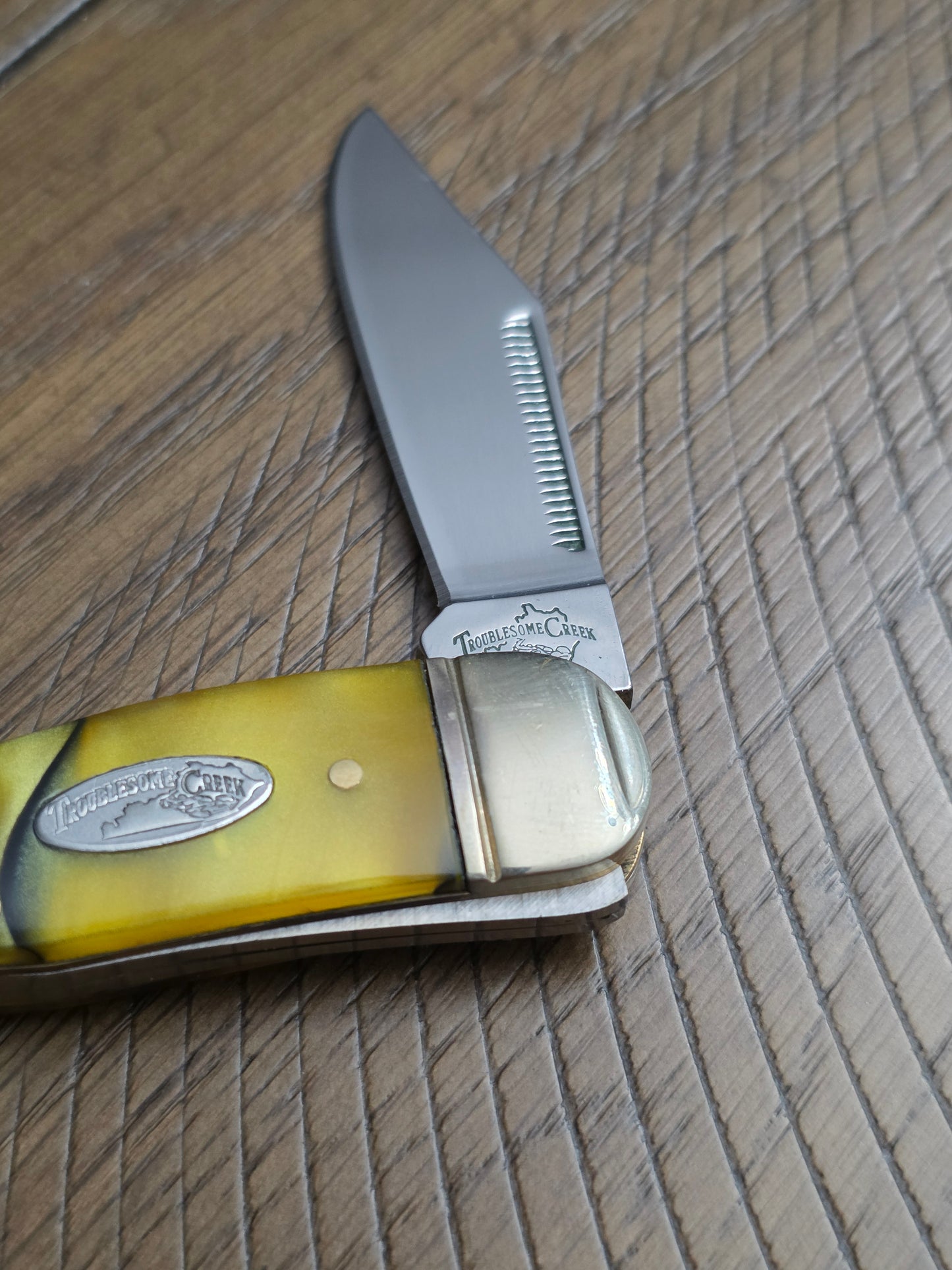 Troublesome Creek - Seahorse Whittler Style - Cat's Eye Synthetic Handles - Unused