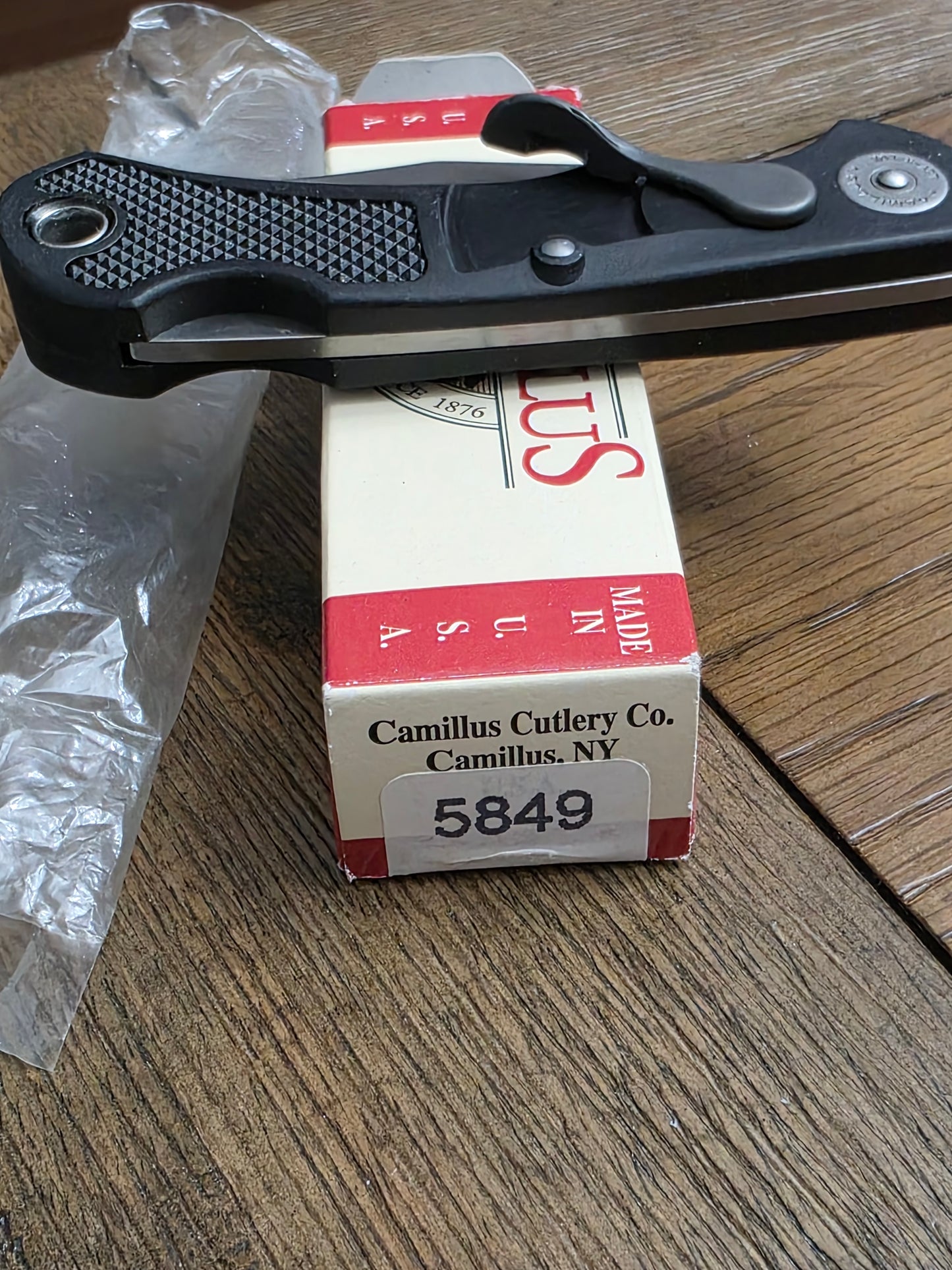 Camillus USA 5849 Lev-R-Lok NIB Black Grivory Handles