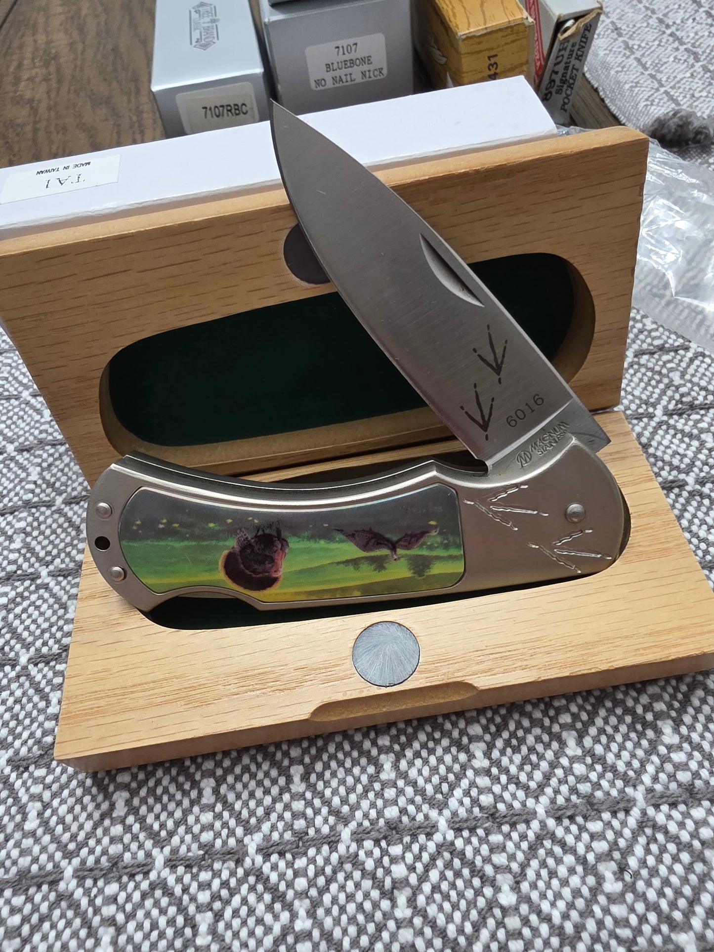 Boker Magnum - Tracks Afield - Turkey Hunter Scene - Lockback knife - wood display