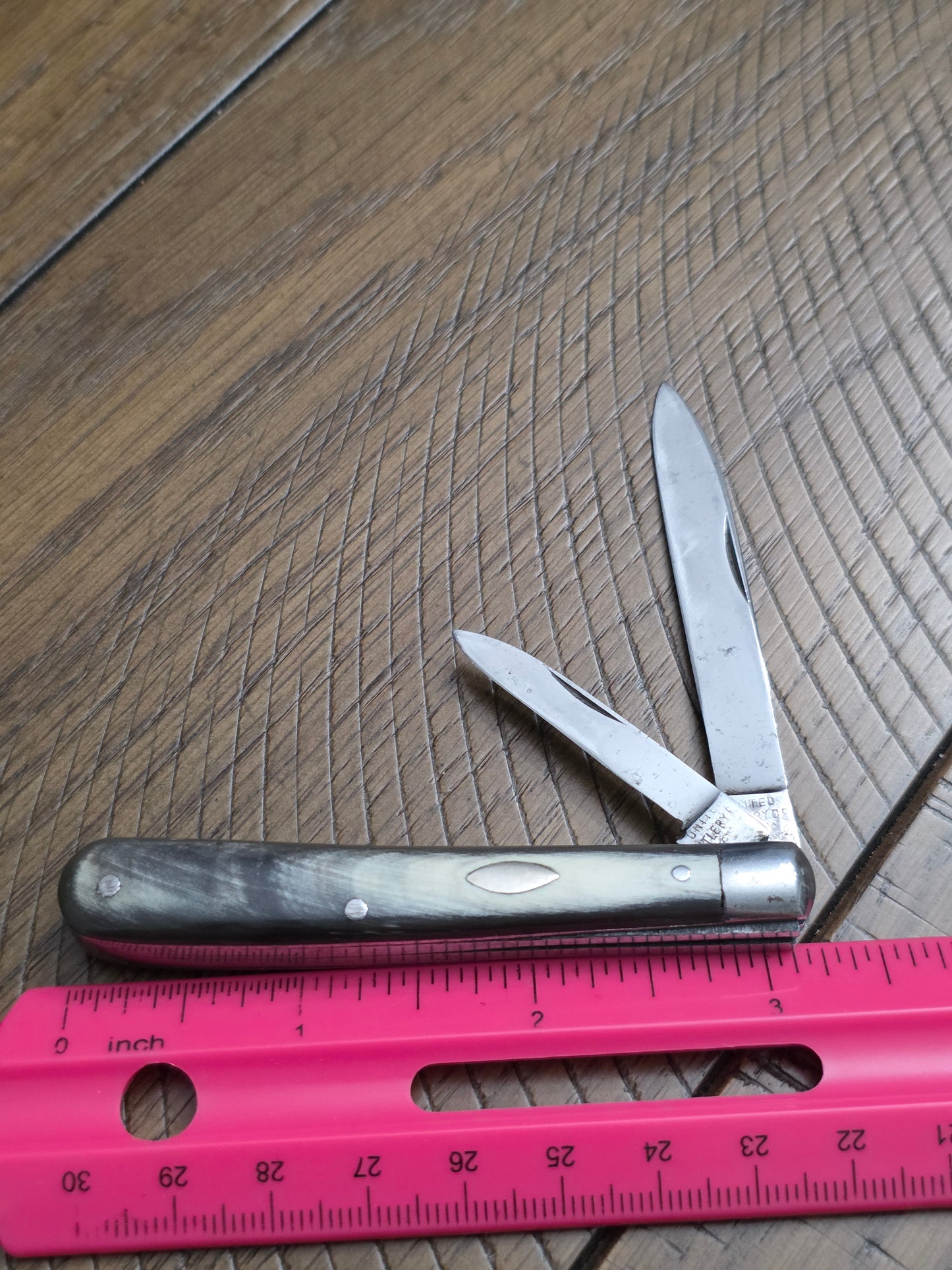 United Cuterly 2 Blade Gentleman Jack Buffalo Horn Handles