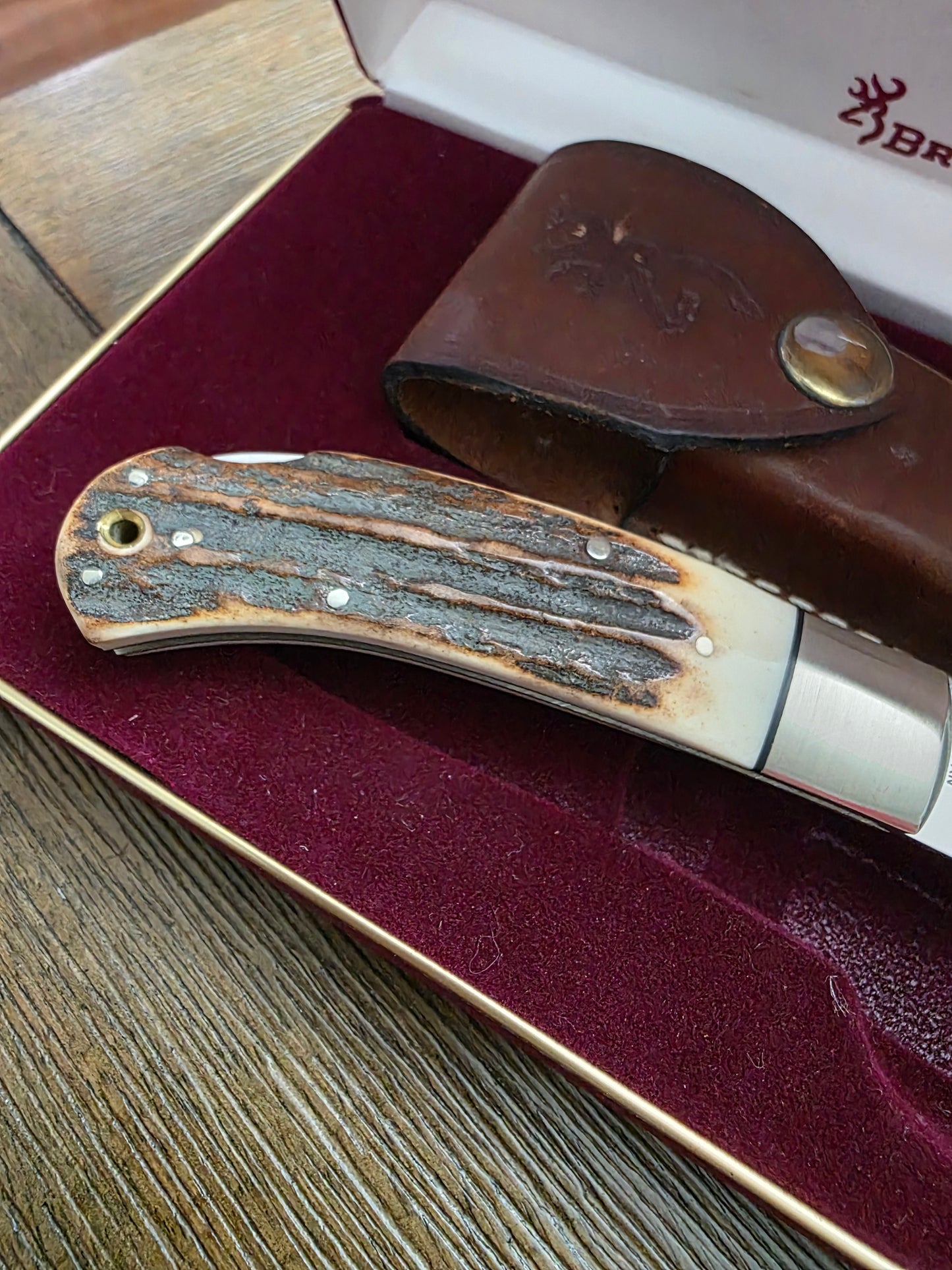 Browning Stag Lockback Knife with Sheath in Display