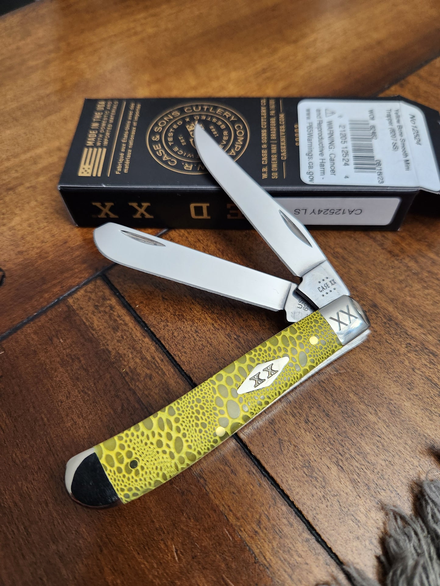 Case XX 6207 Yellow Bone Mini Trapper with Yellow Lizard Skin Handles 1 of 500 CA12524YLS