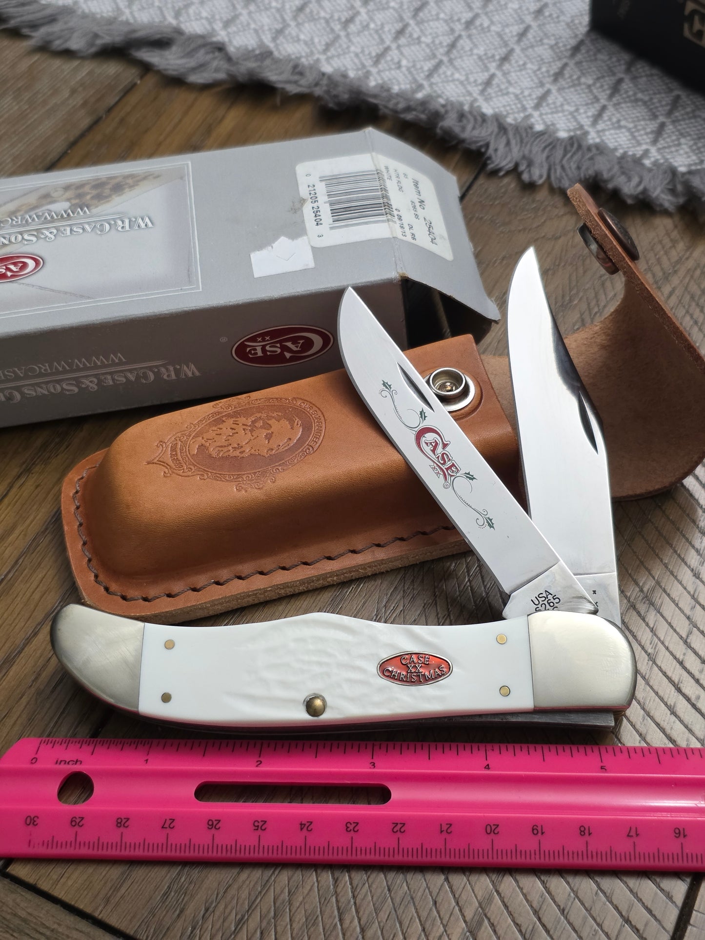 2013 Case XX Christmas Folding Hunter 25404 White Synthetic with Blade etch
