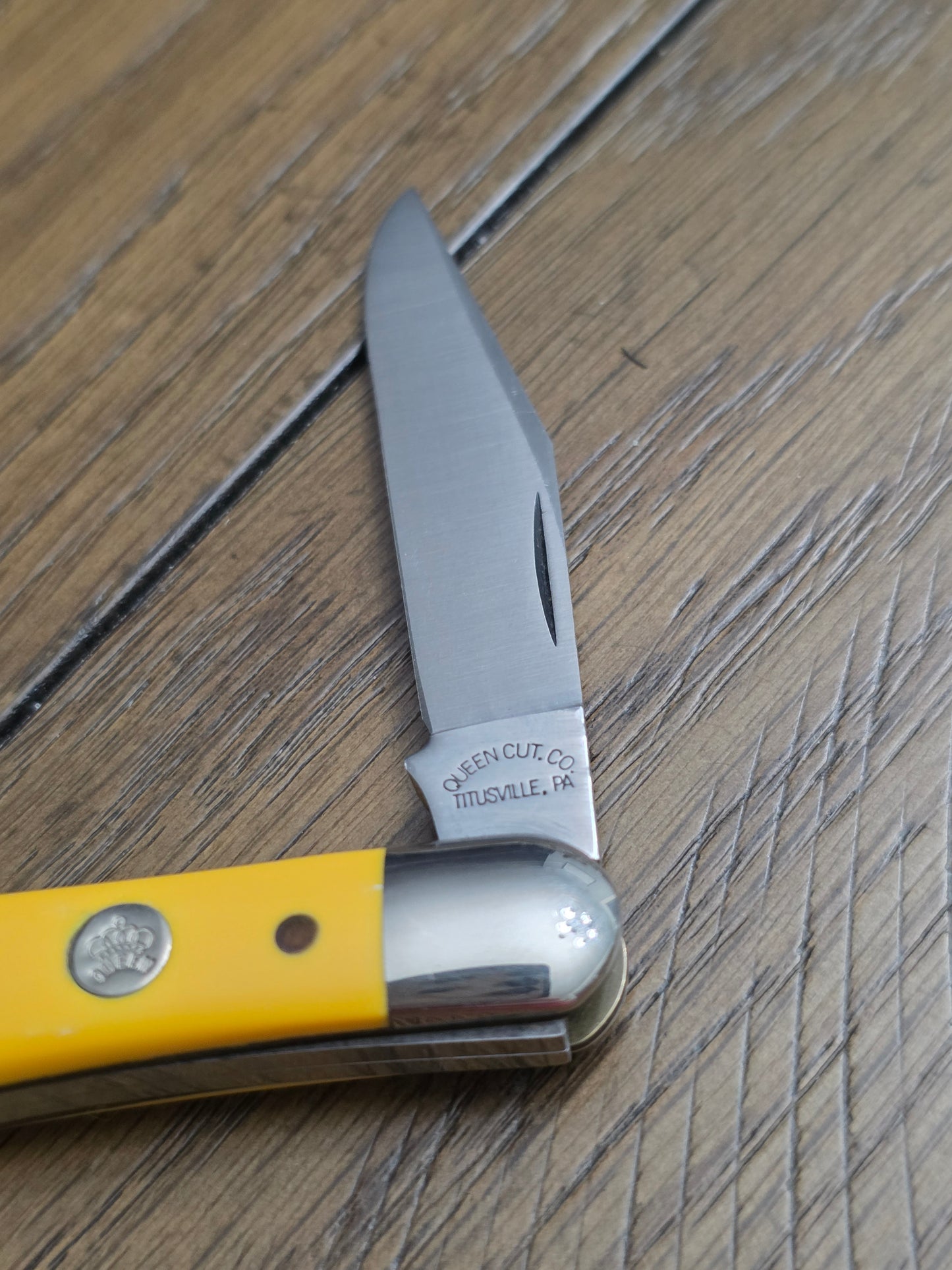 Queen Cutlery Thin Frame Whittler - Yellow Delrin Handles UNUSED