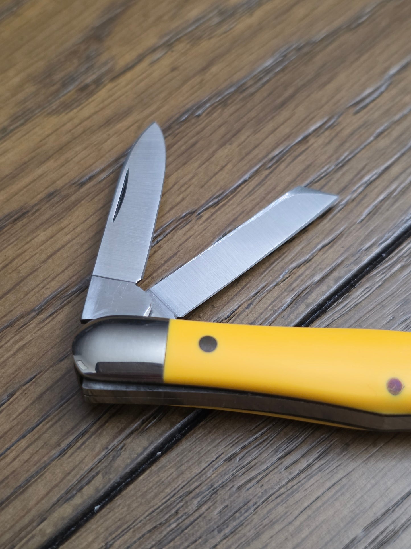 Queen Cutlery Thin Frame Whittler - Yellow Delrin Handles UNUSED