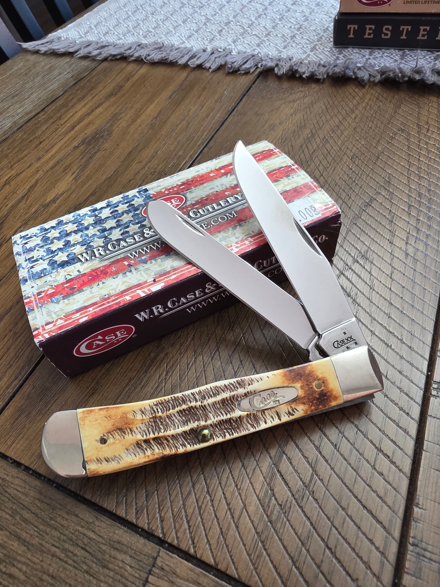 2007 Case XX Harbour Scrimshaw Covered Bridge Fishing - Bonestag Trapper knife