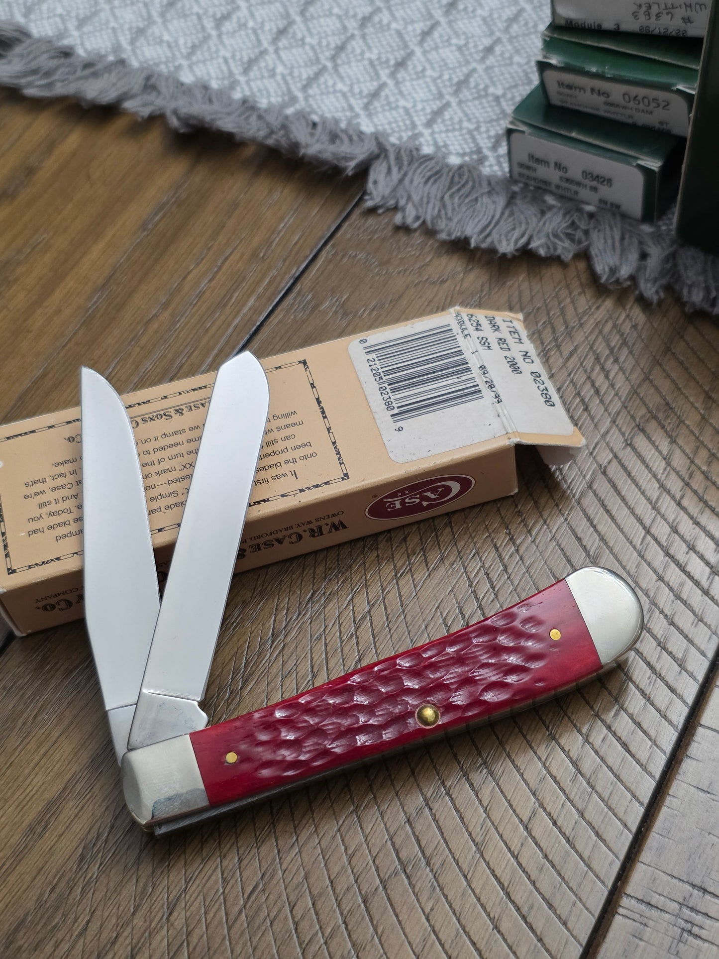 1999 Case XX DR 6254 Dark Red Christmas Transition Trapper NIB