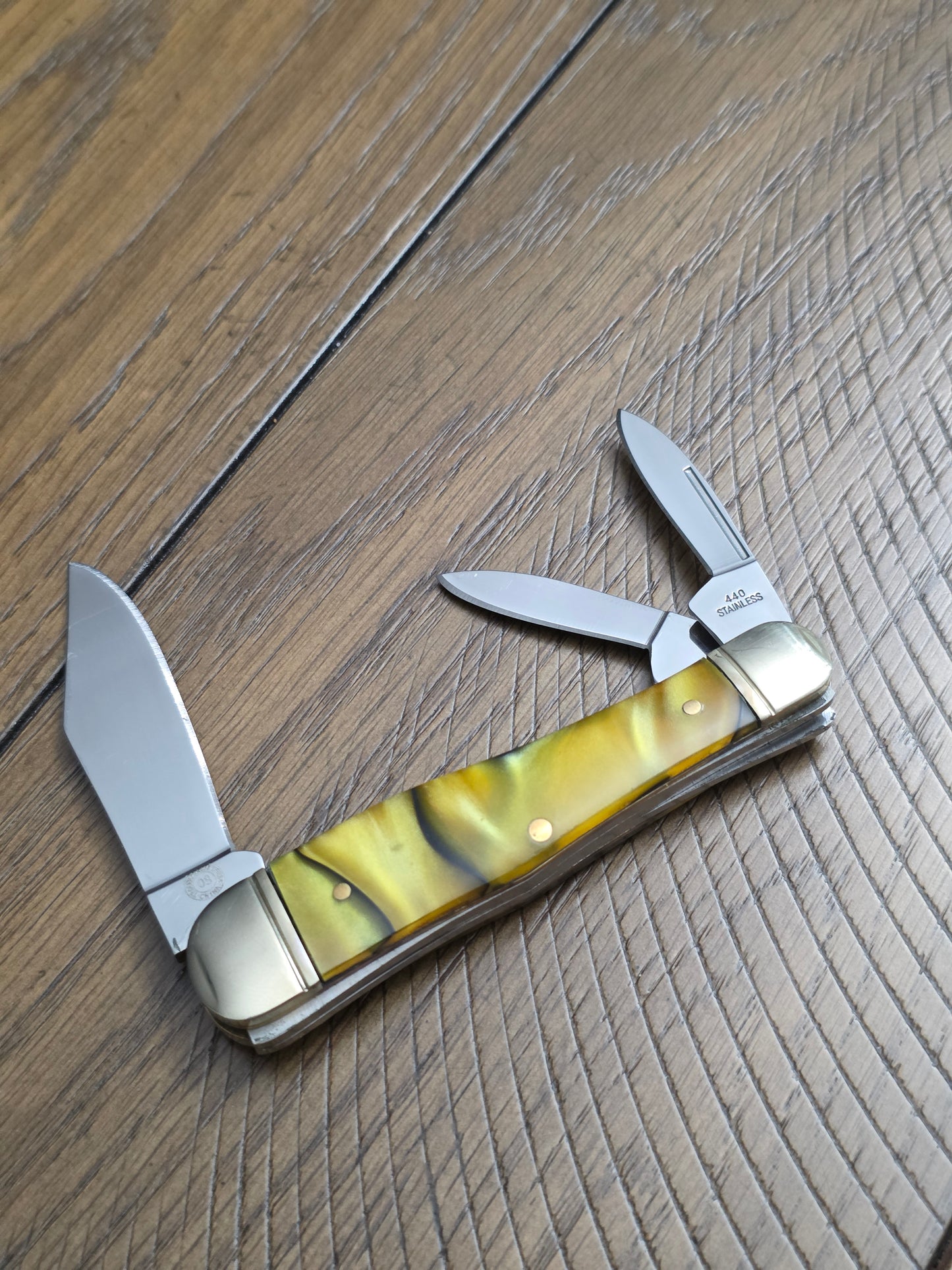 Troublesome Creek - Seahorse Whittler Style - Cat's Eye Synthetic Handles - Unused